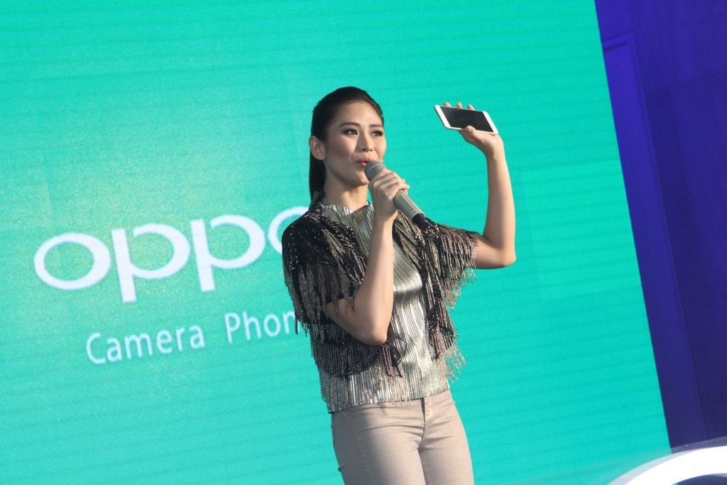 Sarah G OPPO F1 Plus